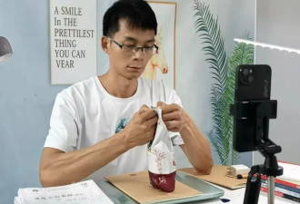16次高考后，唐尚珺在直播间自救