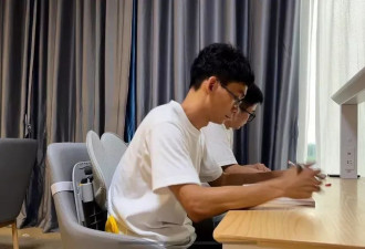 16次高考后，唐尚珺在直播间自救