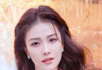 白鹿超美写真露出事业线！雪肤玉貌魔鬼身材性感火辣