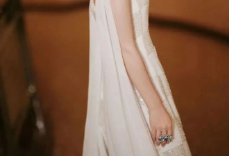 赵丽颖新剧宣传造型好温婉！齐刘海 + 定制礼服，珠宝衬出优雅感