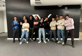 马斯克的一张合影：华人撑起美国AI产业