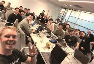 马斯克的一张合影：华人撑起美国AI产业