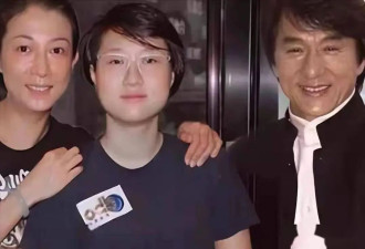 52岁吴绮莉欣慰不已！71岁成龙和女儿关系破冰，返港工作事业稳定