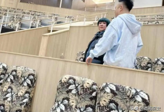 王惠现身上海德云社，烟熏妆绿发胖到不敢认，网友：好像郭德纲