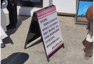 景区公厕，挤满悄悄崩溃的女性