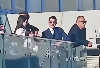 方媛现身沙田马场！3胎后陪郭富城赛马，教两个女儿比耶拍照