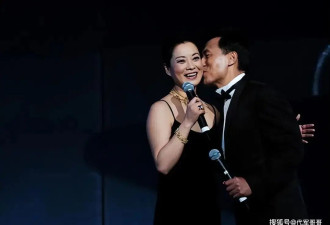 62岁毛阿敏近况曝光！放弃争夺数百亿遗产，定居美国带着儿女低调生活