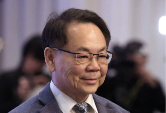 一人干两份公职！加拿大华人当选国会议员后还在当市议员