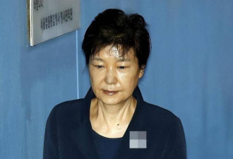 朴槿惠现状：住1676平别墅，与小10岁律师为伴