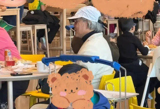 偶遇郭晶晶公公逛宜家，79岁霍震霆状态好，网友大赞“平亿近人”