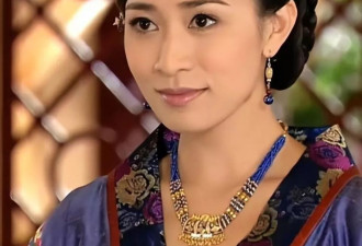 佘诗曼带干女儿们聚餐！排队买单还打车超低调