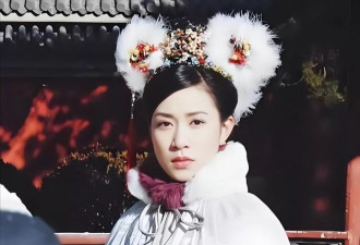佘诗曼带干女儿们聚餐！排队买单还打车超低调