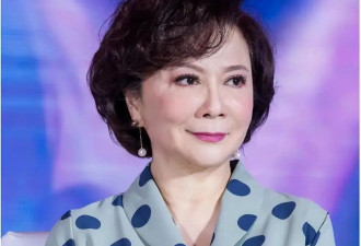 64岁蔡明现身央视春晚彩排，时隔7年再度回归