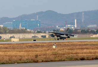 只是航空迷？两中国高中生走遍美军基地拍摄被捕