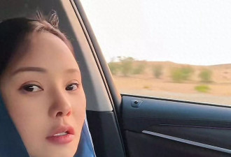 伊能静首晒沙漠泳池比基尼美照，腰臀曲线超赞