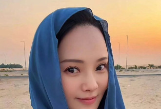 伊能静首晒沙漠泳池比基尼美照，腰臀曲线超赞