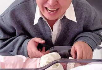 44岁阎鹤祥官宣当爸，一家三口同框好幸福