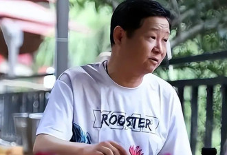56岁赵亮现状太意外！娶小16岁模特娇妻，却隐居深山养鸡满脸沧桑