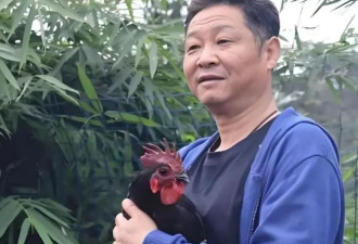 56岁赵亮现状太意外！娶小16岁模特娇妻，却隐居深山养鸡满脸沧桑