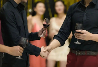 重点军工员工因公出国，与间谍发生关系后被要挟