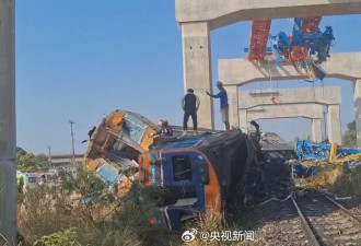泰国一起重机坠落砸中行驶中的火车，已致22死