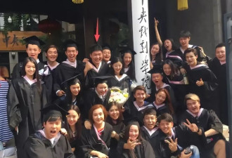 闫学晶儿子毕业照曝光，官媒呼吁调查"新疆班"真相