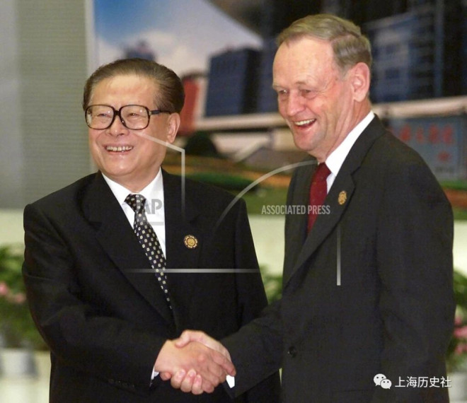 老照片｜ 2001年10月，APEC第九次领导人非正式会议在上海举行-腾讯新闻