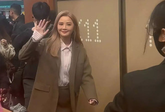 44岁阿娇美回来了！瘦到100斤穿短裙还有小蛮腰