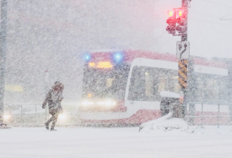环境部提升多伦多降雪天气预警至橙色：DVP双向封闭