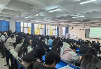 在98:1的窄门前，考公救不了“失意”中年人