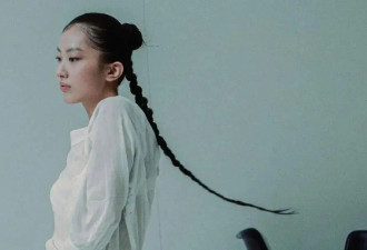陈奕迅20岁女儿出道半年拿奖，笑称比老爸牛，这就是“投胎天花板”？