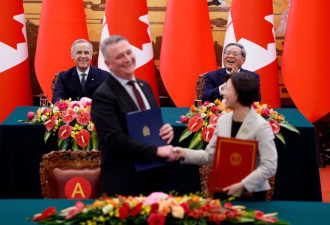 就宠他吧！卡尼被高规格接待、巨头轮番见面！笑的合不拢嘴