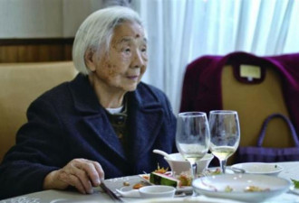 反向养生！101岁“夜猫奶奶”爆红长寿关键曝