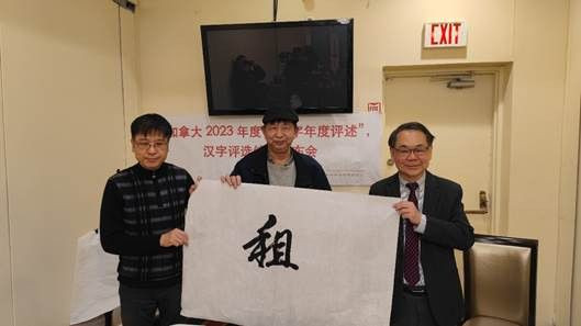 图片包含 男人, 站, 房间, 游戏机 AI 生成的内容可能不正确。