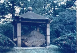 被日军盗至日本皇宫的这块石头，该还给中国了！