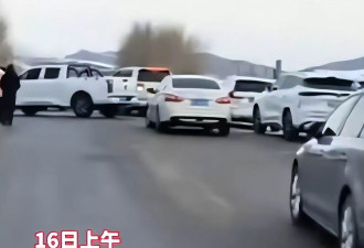 贺娇龙告别仪式举行！遗像旁摆放着红斗篷