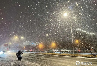 北京多地进入降雪主要时段，一组图看漫天雪花纷飞