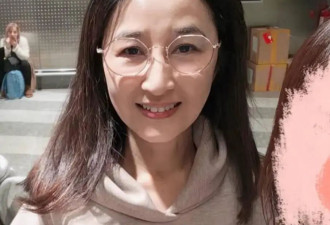 偶遇张家辉夫妇米兰出游，穿情侣装恩爱甜蜜，61岁关咏荷状态好嫩