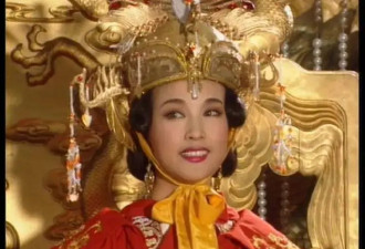 刘晓庆再续传奇，又当“武则天”，75岁勇闯短剧拍摄，还被人告了