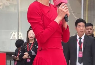 赵丽颖杨幂同天活动生图曝光!赵丽颖娃娃脸嫩到发光,杨幂褶子藏不住