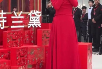 赵丽颖杨幂同天活动生图曝光!赵丽颖娃娃脸嫩到发光,杨幂褶子藏不住