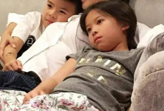 47岁刘涛一双儿女露面，孩子将上大学，贤妻的另一面终于藏不住了
