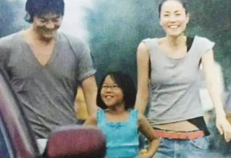 窦靖童黑衣现身李亚鹏直播间，一声爸引爆三百万销量