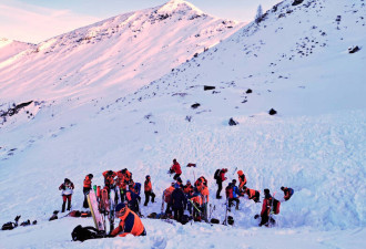 奥地利山区多处雪崩 增至8人丧命