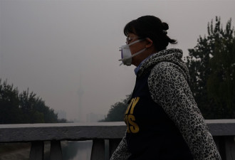 中国多城市出现连续雾霾天气 成都状况严重引民怨
