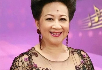 嫁豪门生3娃被丈夫赶走,如今闯出亿万身家,和小17岁男友很甜蜜