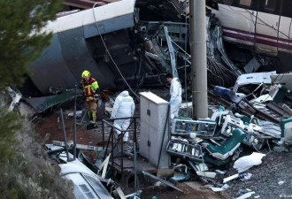西班牙高铁事故 至少39人死亡122伤 乘客抛出窗外