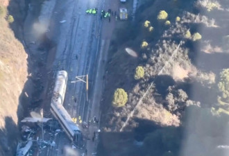 西班牙高铁事故 至少39人死亡122伤 乘客抛出窗外