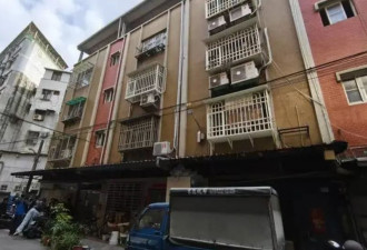 监视器拍下全程：独子砍死父母 换衣清血再逃走
