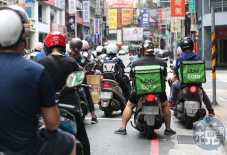 金融巨头前副总裁“沦跑外送” 亲友都看不下去
